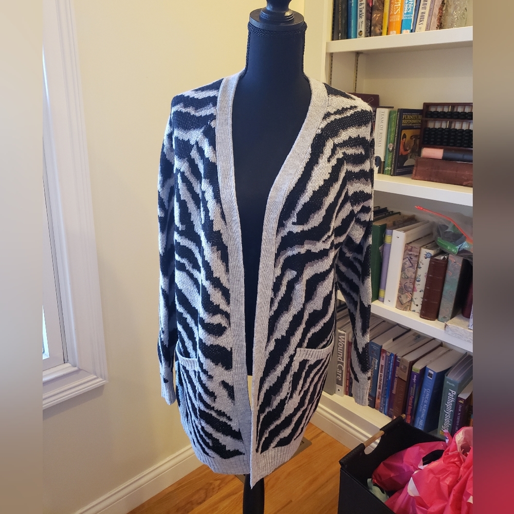 Woman's open front cardigan sweater with pockets, No Boundaries, size Lg 11-13